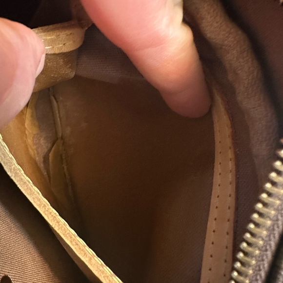 Louis Vuitton Brown Monogram Handbag - Picture 15 of 16